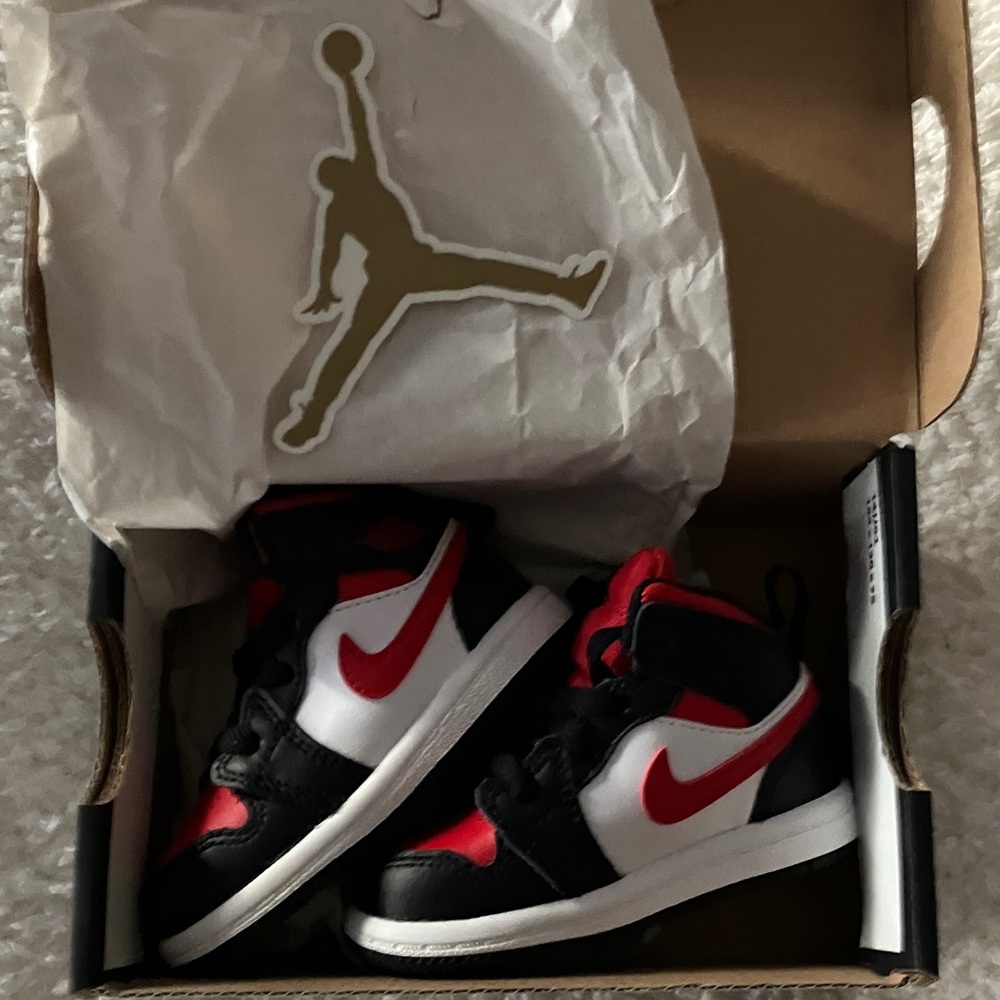 Jordan Toddler High-Top Sneakers in Black/Red/White